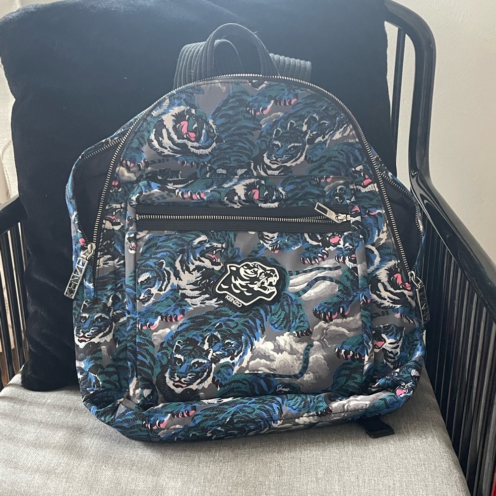 Kenzo Paris Tiger knapsack. New unused.mult zipper compartments.
